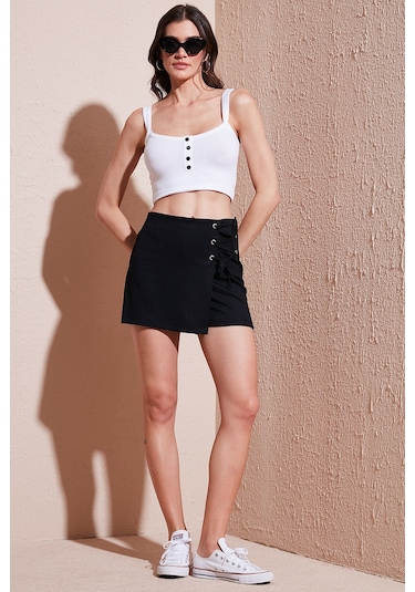 Lela Streç Bağlamalı Slim Fit Yüksek Bel Mini Bayan Şort Etek 5865745 Siyah Lela Streç Bağlamalı Slim Fit Yüksek Bel Mini Bayan Şort Etek 5865745 Siyah