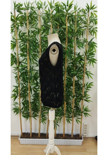 Leyla Sanat Sanata Yeni Bir Bakış Açısı Kadın Askılı Yakalı Desenli Triko Bluz Siyah