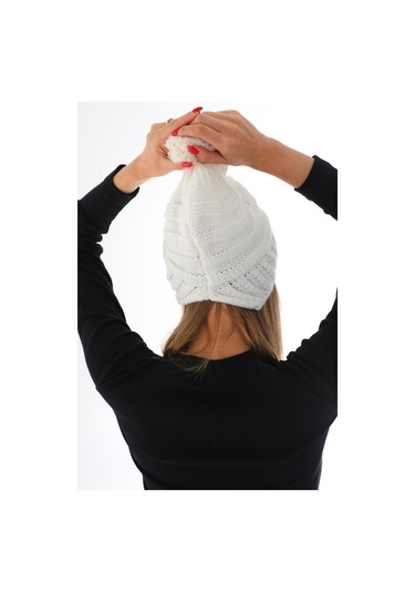 Kadın Kalın Ekru Örgü Ponponlu Bere Ekru