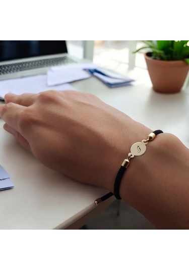 İ Harfine Özel İpek Örgülü 14 Ayar Altın Plakalı Oval Motifli Hediye Bileklik-320harf-siyah Altın