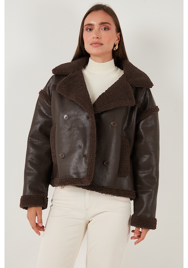 Lela Oversize Kruvaze Yaka Peluş Detaylı Suni Deri Biker Ceket Bayan Mont 6810247 Kahve