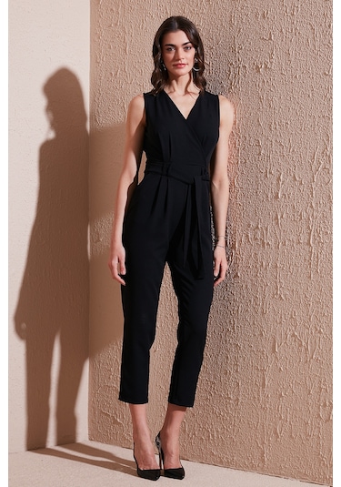 Lela Slim Fit Düz Paça Kruvaze Yaka Kemerli Bayan Tulum 6783626 Siyah