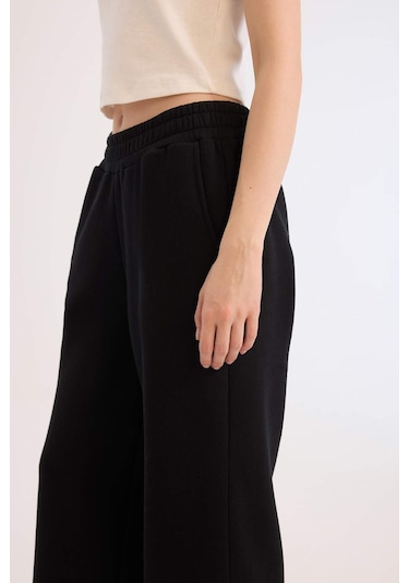 DeFacto Coool Wide Leg Beli Lastikli Geniş Bol Kadın Paça Eşofman Altı B3345AX25SPBK81 - Siyah DeFacto Coool Wide Leg Beli Lastikli Geniş Bol Kadın Paça Eşofman Altı B3345AX25SPBK81 - Siyah