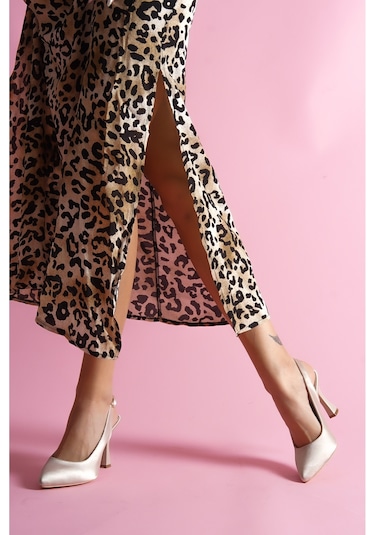 Rozalinda Bej Saten Önü Sivri Günlük Kullanım Topuklu Ayakkabı Bej Saten