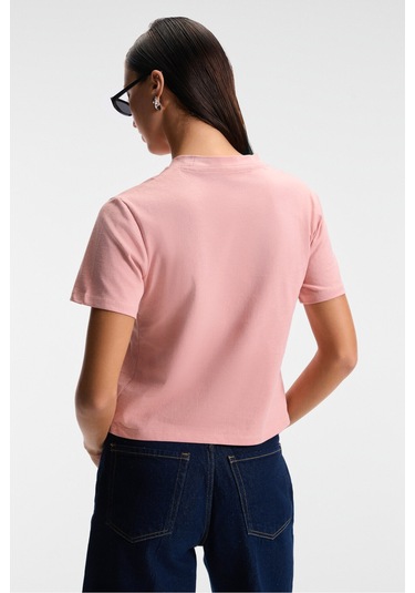 IVONNE Kadın Cocktail Baskı Desenli Kısa Kollu Organik Pamuklu Bisiklet Yaka Crop Pembe T-Shirt