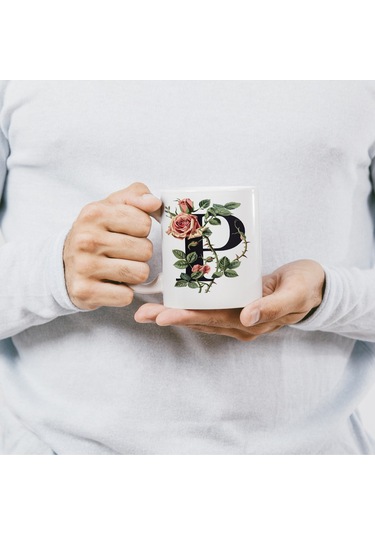 P Baş Harf Kırmızı Güller İle Sarılı Bardak 330 Ml Kişiye Özel Çiçekli Hediye Beyaz