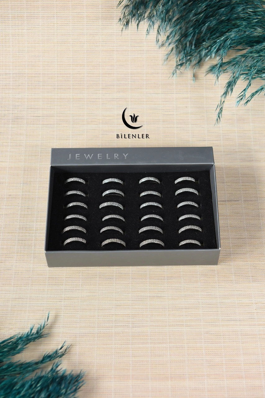 Kadın Taşlı Metal Yüzük Uzun Ömürlü,şık Tasarım 24 Lü Kutu Gümüş