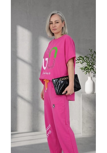 Byemelika Üzeri Taş Baskı Detaylı, Oversive, Bel Lastik Detaylı Bluz & Pantolon Takım Pembe Byemelika Üzeri Taş Baskı Detaylı, Oversive, Bel Lastik Detaylı Bluz & Pantolon Takım Pembe