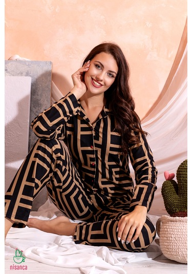 Nisanca Kışlık Düğmeli Ekose Desen Yılbaşı Temalı Kadın Süet Pijama Takımı Kahve