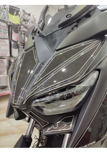 Yamaha Xmax 2018-2021 Karbon Desen Ön Far Üstü Pad