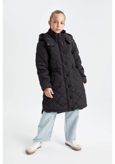 DeFacto Kız Çocuk Su İtici Kapüşonlu Fermuarlı Çıtçıtlı Cepli Uzun Mont Parka C8974A824AUBK27 Siyah