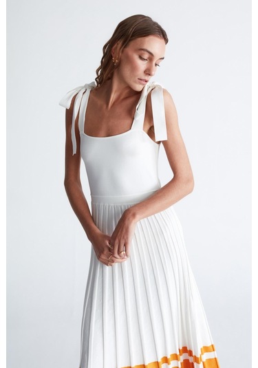 Styleboom X Peraluna Kelly Dress Askılı Bağlama Detaylı Rahat Kesim Midi Boy Yazlık Kadın Triko Elbise Ekru