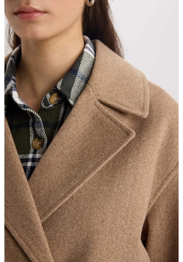 DeFacto Regular Fit Smokin Yaka Düğmeli Cepli Kısa Kaşe Kaban D7379AX25SPBN561 Kahve DeFacto Regular Fit Smokin Yaka Düğmeli Cepli Kısa Kaşe Kaban D7379AX25SPBN561 Kahve