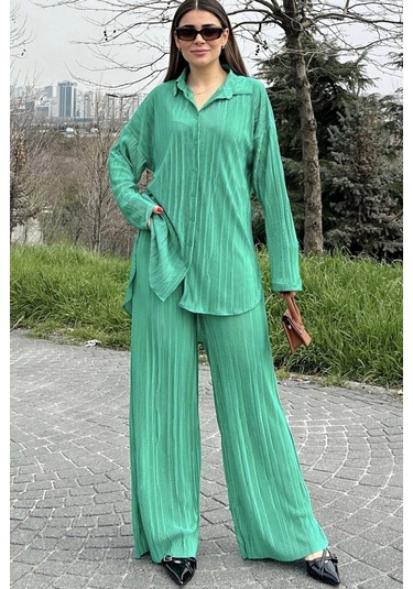 Kadın Yeşil Uzun Tunik Gömlek & Beli Lastikli, Bol Paça Pantolon - Salaş Bürümcük Takım Benetton Kadın Yeşil Uzun Tunik Gömlek & Beli Lastikli, Bol Paça Pantolon - Salaş Bürümcük Takım Benetton