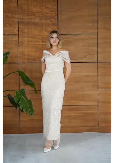 Düşük Omuz Üzeri Taş Boncuk İşlemeli Gold Uzun Abiye Elbise Gold