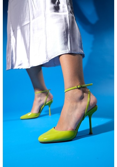 Luvishoes Blues Yeşil Rugan Yuvarlak Burun Bilekten Bağlamalı Kadın Yüksek Topuklu Ayakkabı Yeşil