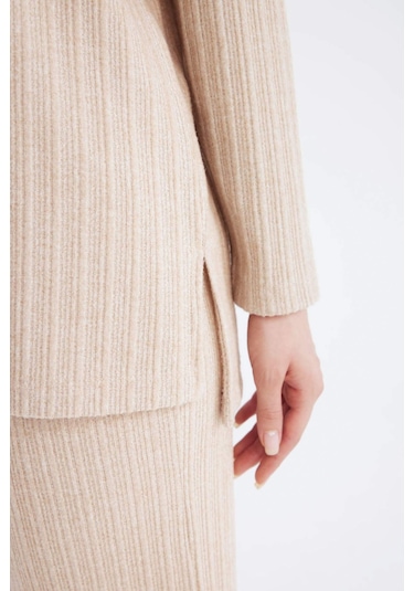 DeFacto Regular Beli Lastikli Basic Düz Fit Fitilli Kaşkorse Geniş Paça Pantolon D7437AX24WNBG775 Bej DeFacto Regular Beli Lastikli Basic Düz Fit Fitilli Kaşkorse Geniş Paça Pantolon D7437AX24WNBG775 Bej