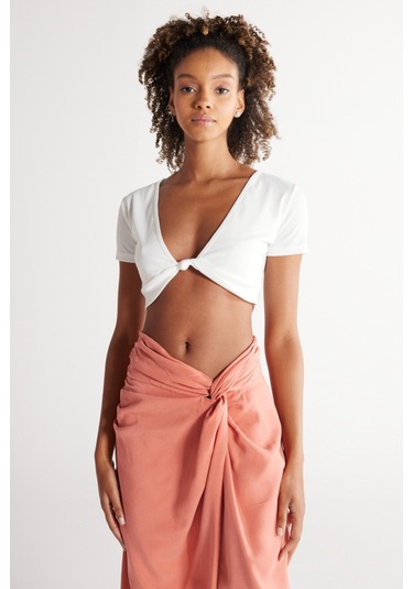 Regular Fit Normal Kesim V Yaka Beyaz Crop Bluz Beyaz