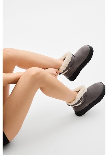 Kalın Poli Taban Kürk Detaylı Süet Görünümlü Kadın Füme Günlük Bot Tbldy540 Füme