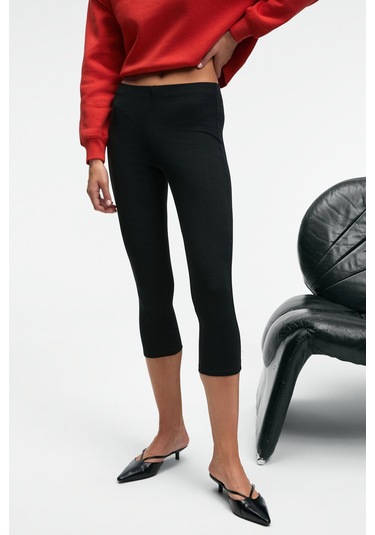 SYRELIA Kadın Esnek Kumaşlı Slim Fit Capri Siyah Tayt