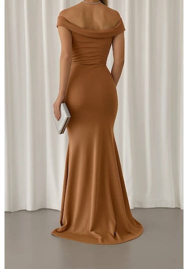 Defymoda Kadın Kolsuz Kayık Yaka Estetik Abiye Elbise Kahverengi