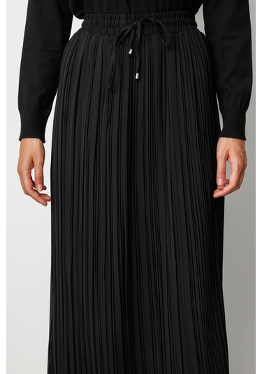 Mizalle Beli İpli İnce Piliseli Siyah Maksi Etek Siyah