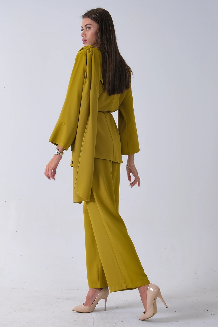 Feminist Fıstık Şal Yaka Üzeri Broş Detaylı Pantolonlu Takım 4592270.22 Fıstık