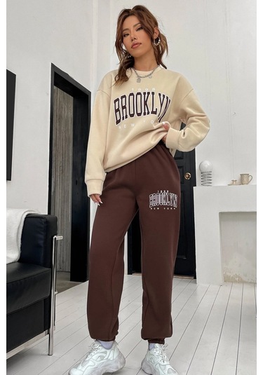 Modagen Kadın Kahverengi Bej Brooklyn Baskı Oversize Bisiklet Yaka Alt Üst Eşofman Takımı Kahverengibej