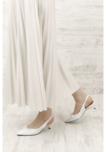 Gönderi R Beyaz Kısa İnce Topuklu Fiyonklu Arkası Açık Ayakkabı Beyaz