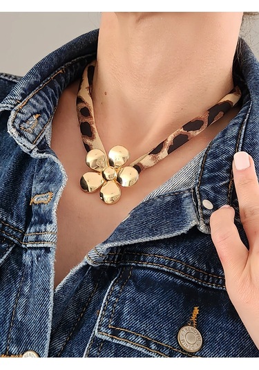 Leopar Desen Bombeli Çiçek Model Kumaş Detaylı Kolye 46cm Kahverengi - Siyah