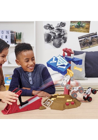 Monster Jam 1 64 Oyun Seti Blastin Bones Monster Mutt Dalmatian