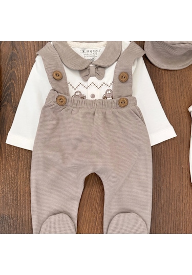 Araba Desenli Papyonlu 10 Parça Erkek Bebek Hastane Çıkışı Kutulu %100 Pamuk Kahverengi