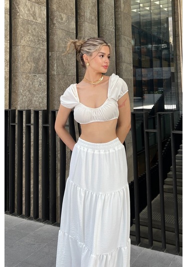 Siyah Pileli Katlı Maxi Etek Beyaz