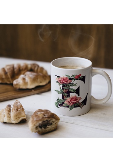 E Baş Harf Kırmızı Güller İle Sarılı Bardak 330 Ml Kişiye Özel Çiçekli Hediye Beyaz