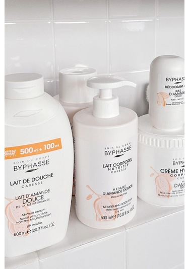 Tatlı Badem Yağlı Besleyici Vücut Sütü Pratik Pompalı Ambalaj 500ml