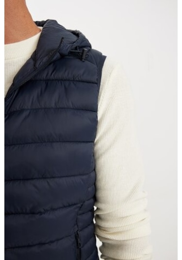 Defacto Erkek Hafif İnce Şişme Yelek Su İtici Slim Fit Dar Kesim Kapüşonlu Fermuarlı Cepli Mevsimlik N4652AZ24AUNV175