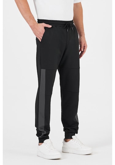 Erkek Siyah Standart Fit Normal Kesim Paça Ribanalı Cepli Rahat Jogger Eşofman Altı Siyah