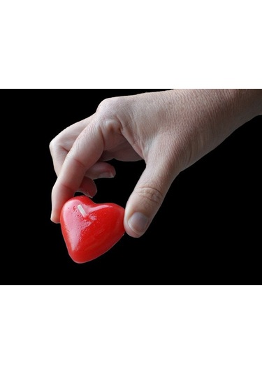 24 Lü Kırmızı Suda Yüzen Kalp Mum Kirmızı