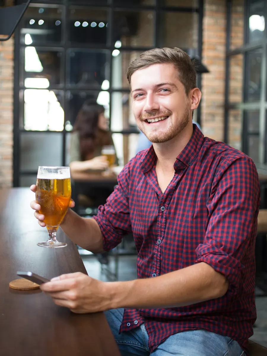 Lumınarc Ayaklı Bira Bardakları Seti 620 Ml 4 Parça. The Text Has Been Translated To Turkish As: Ayaklı Bira Bardakla Beyaz