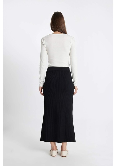Defacto Regular Fit Basic Düz Maxi Siyah Triko Etek A1314AX24AUBK81 Siyah Defacto Regular Fit Basic Düz Maxi Siyah Triko Etek A1314AX24AUBK81 Siyah