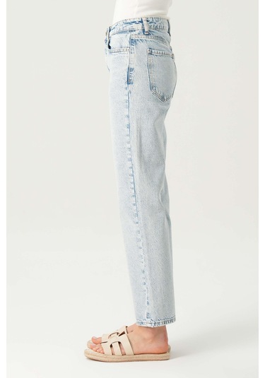 Eliza Açık Mavi Normal Bel Patı Düğmeli Cropped Straight Fit Jean Pantolon C 4518-115 Açık Mavi