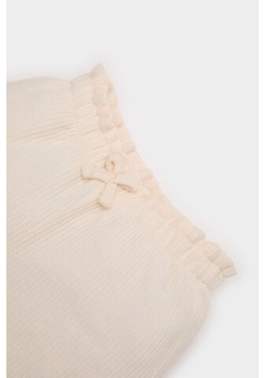 DeFacto Kız Bebek Beli Lastikli Waffle Şort A8043A525SMER2 Ekru