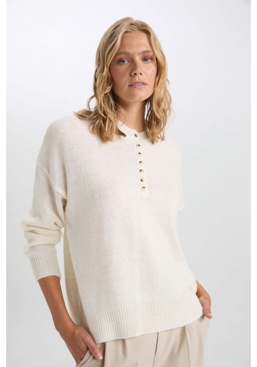 DeFacto Oversize Geniş Kalıp Düğmeli Yaka Triko Kazak D4913AXNSBG474 Bej DeFacto Oversize Geniş Kalıp Düğmeli Yaka Triko Kazak D4913AXNSBG474 Bej