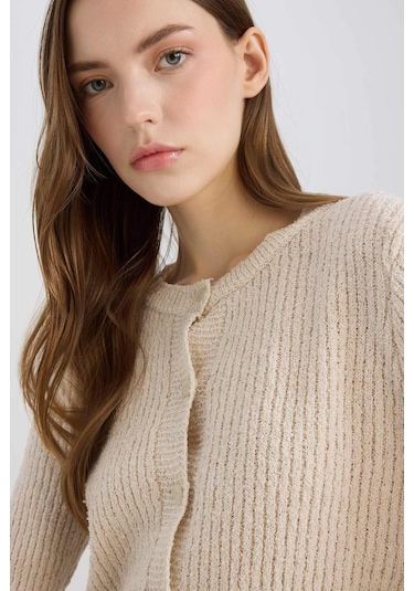 DeFacto Slim Fit Dar Kesim Bisiklet Yaka Düğmeli Triko Hırka E4613AX25SPBG646 Bej