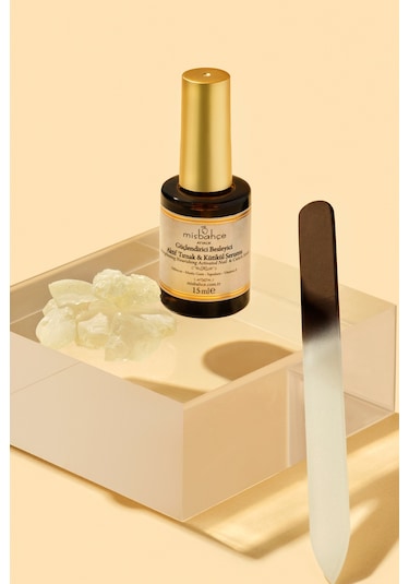 Misbahçe Besleyici Aktif Tırnak ve Kütikül Serumu 15 ML