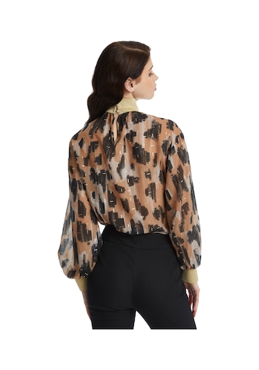 Parlak Detaylı Desenli Balon Kol Bluz Modern Yaka Ve Lastikli Bilek Tasarımıyla Şık Seçim Bej