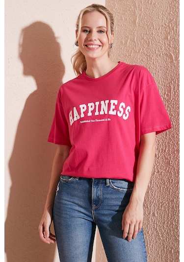 Lela Baskılı Pamuklu Oversize Bisiklet Yaka Bayan T Shirt 541Happiness Fuşya Lela Baskılı Pamuklu Oversize Bisiklet Yaka Bayan T Shirt 541Happiness Fuşya
