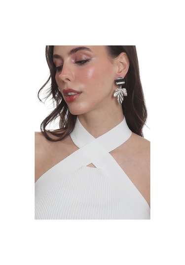 Labalaba Kadın Çivili Model Yaprak Formlu Küpe Çok Renkli