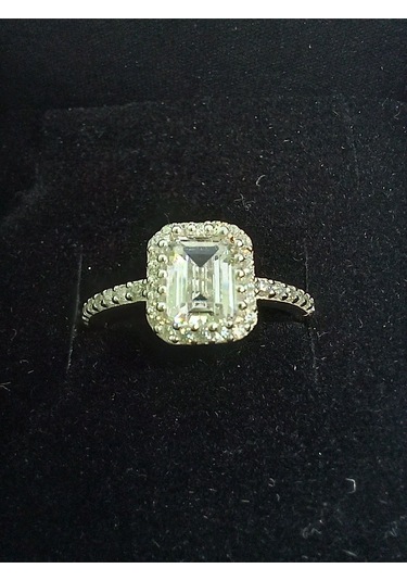 925 Ayar Gümüş Baget Taşlı Kadın Yüzük - Şık Ve Zarif Tasarım" Gümüş