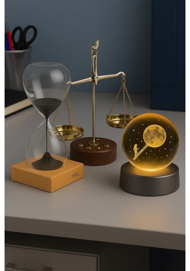 3 Lü Masaüstü Dekorasyonu Aya Tırmanan Astronot Figürlü Led Işıklı Küre Adalet Terazisi Ve Kum Saati Renkli
